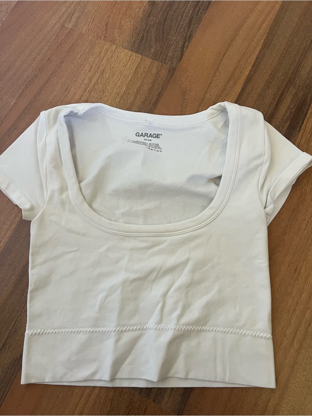 Garage White seamless top